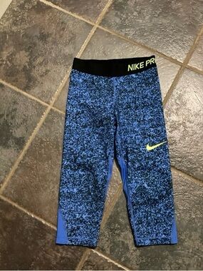 Nike Pro Printed Compression
Girls Capri Leggings Size S